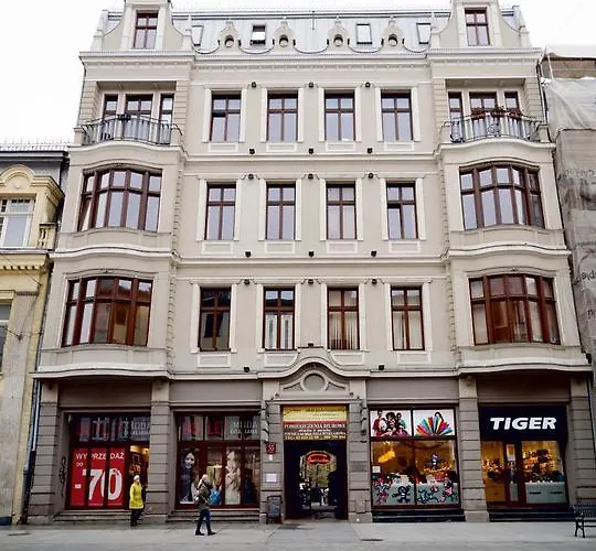 55 Piotrkowska Lägenhet 3*